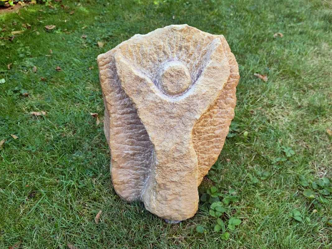 Stein - Engel mit Flügeln Richtung Himmel